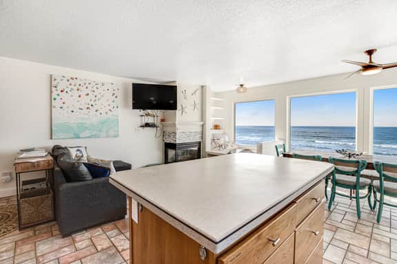 Charming dog friendly waterfront beach home with lovely patio - Image 5