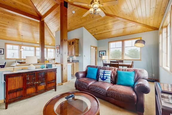 Dog friendly Neskowin Village home with ocean views private hot tub and patio - Image 2