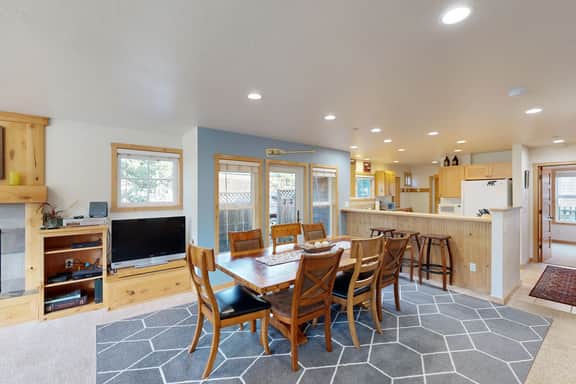 Coastal home walking distance to the beach with outdoor shower and fireplace - Image 5