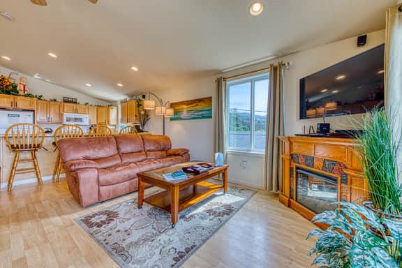 Ocean Views and Modern Interior Close to Rockaway Beach Dogs OK - Image 5