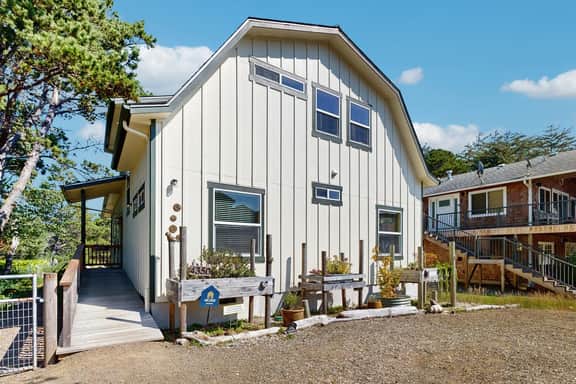 Newly constructed home with firepit and large deck walk to the beach and golf - Image 2