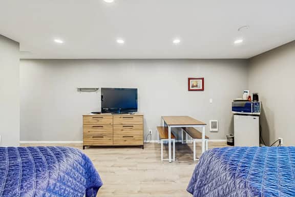 Ideally Located Room Near Downtown and the Beach Dog Friendly - Image 5