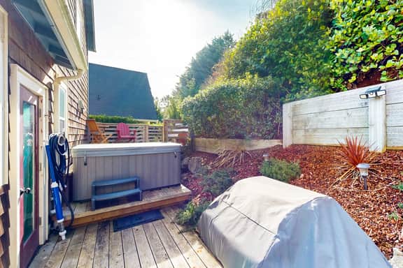 Dog friendly coastal home with private hot tub and park access - Image 2
