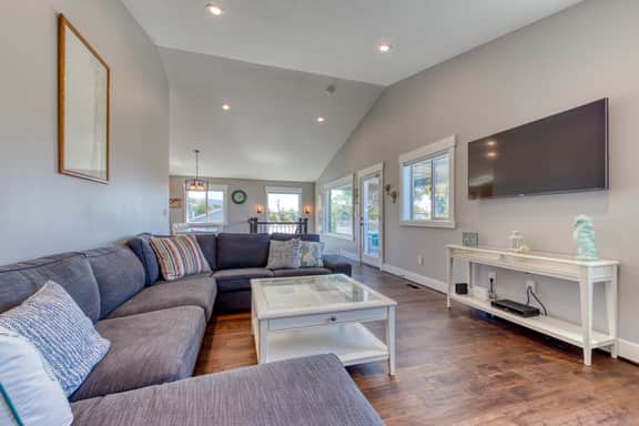 Newly built home with lake view and game room steps to downtown walk to beach - Image 4