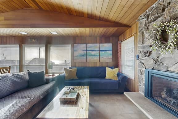 Spacious Coastal Retreat Walk to Beach with Hot Tub and Dog Friendly - Image 5