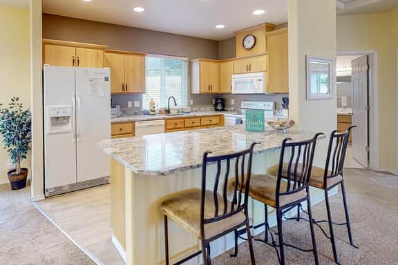 Comfortable home close to beach with deck and game room close to town - Image 4