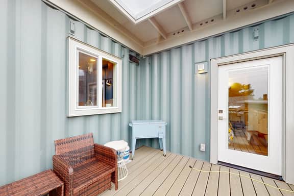 Dog friendly brand new shipping container home steps from the beach - Image 4