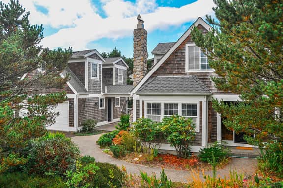 Dog friendly beach house with private hot tub free WiFi game room and ocean views - Image 2