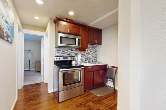 Modern Condo with Peekaboo Ocean Views Nearby Beach Access Dogs OK - Image 4