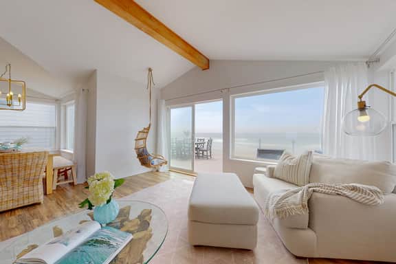 Pet-Friendly,Oceanfront Escape with Multi-Level Decks - Image 4