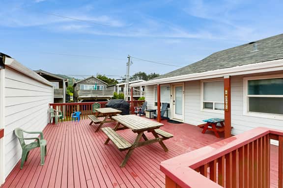 Dog Friendly Waterfront Condo with Ocean Views and Nearby Beach Access - Image 3