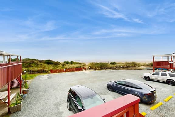 Dog Friendly Waterfront Condo with Ocean Views and Nearby Beach Access - Image 4