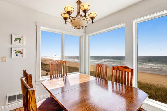 Waterfront dog friendly home a few steps from the beach with hot tub - Image 5