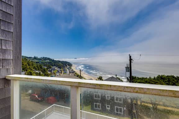 Spacious dog friendly home with ocean views sauna wood stove and WIFI - Image 4