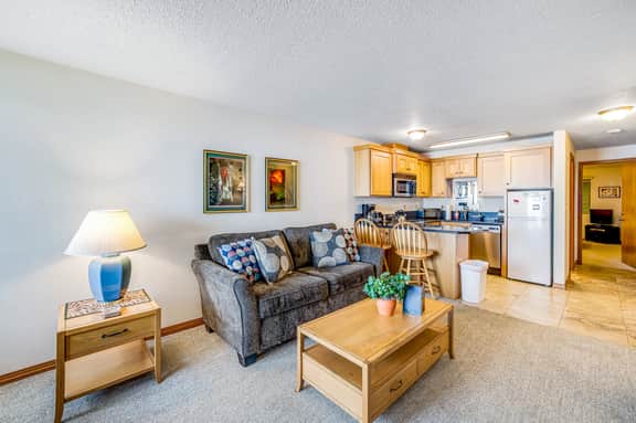 Waterfront condo with furnished balcony ocean views and great location - Image 4