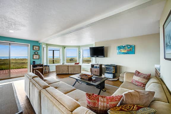 Oceanfront Home with Incredible Views Patio Deck and WiFi Steps to the Beach - Image 5
