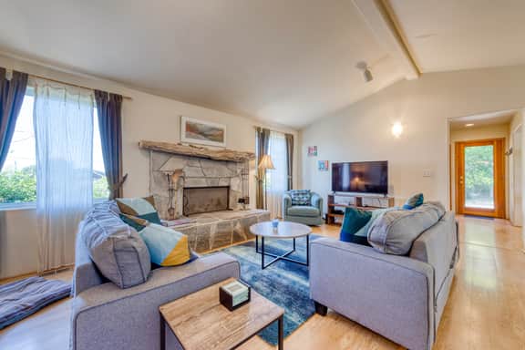 Dog friendly house near beach with hot tub fireplace enclosed yard full kitchen - Image 5