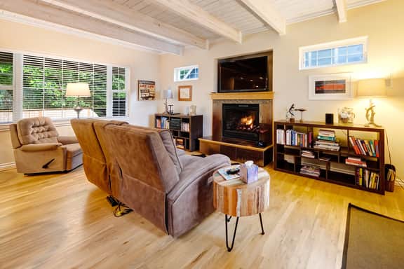 Dog friendly home with enclosed yard game room private hot tub near the beach - Image 5