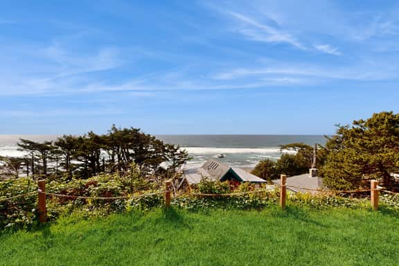 Lower Level Dog Friendly Studio with Ocean Views and Free WiFi Walk to Beach - Image 2
