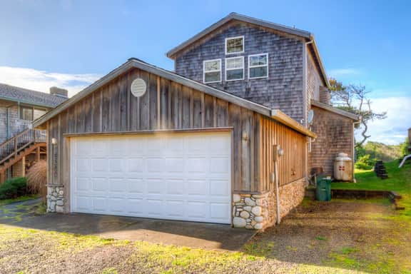 Beachfront home with private beach access fireplace washer dryer yard deck - Image 3