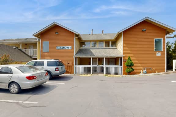 Dog Friendly Studio with Ocean Views WiFi and Nearby Beach Access - Image 2