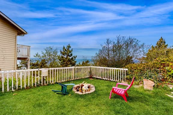 Lovely Coastal Condo with Ocean Views Walk to Beach Dogs OK - Image 2