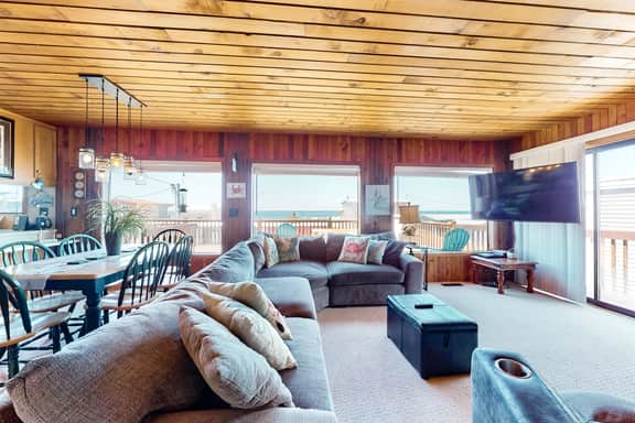 Rustic chic treasure with deck grill wood stove outdoor shower dogs ok - Image 2