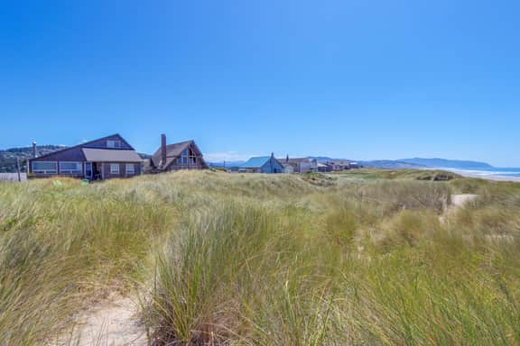 Modern oceanfront home with stunning ocean views and nearby beach access - Image 4