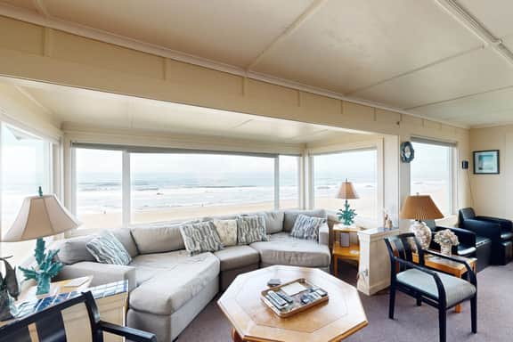 Oceanfront Escape | Million-Dollar Views, Family & Dog Friendly - Image 3