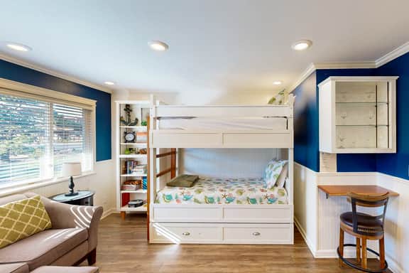 Modern and Colorful Condo Right Next to Beach - Image 5