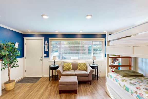 Modern and Colorful Condo Right Next to Beach - Image 4