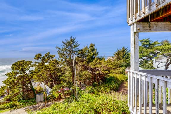 Lower Level Ocean View Studio Close to the Beach Dogs Welcome - Image 2