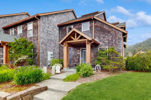 Lakefront end townhouse with kayaks and fishing dock walk to beach dogs welcome - Image 4