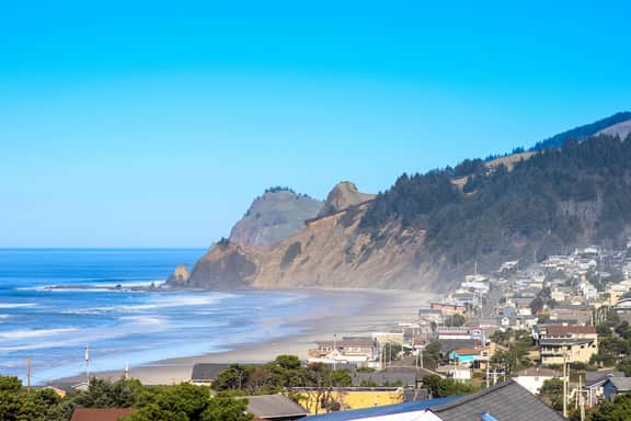Cozy Oceanview Home with the Best Vistas in Road s End Dogs Welcome - Image 2