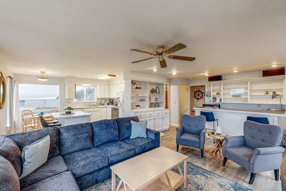 Cozy house close to beach hot tub and ocean views - Image 4