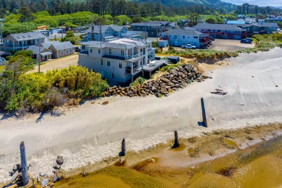 Oceanfront Home with Private Hot Tub and Amazing Beach Views Dogs Welcome - Image 3