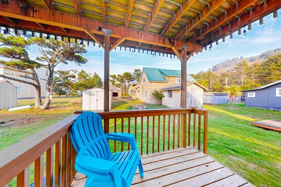 Charming house with tranquil setting near the beach - Image 2