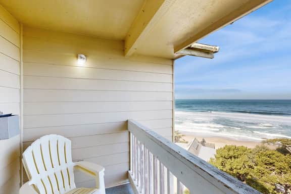 Dog Friendly Studio Condo with Ocean Views WiFi Close to Everything - Image 2
