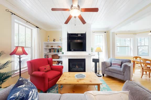 Dog Friendly Home with Private Hot Tub Free WiFi Decks and Gas Grill - Image 2