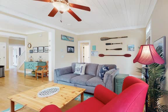 Dog Friendly Home with Private Hot Tub Free WiFi Decks and Gas Grill - Image 5