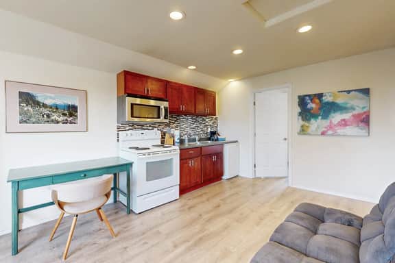 Private Hillside Condo in the Heart of Lincoln City Dog Friendly - Image 4