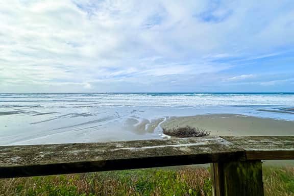 Beautiful home on the ocean with beach views deck bbq WiFi and streaming - Image 3