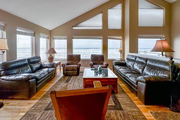 Beautiful home on the ocean with beach views deck bbq WiFi and streaming - Image 4