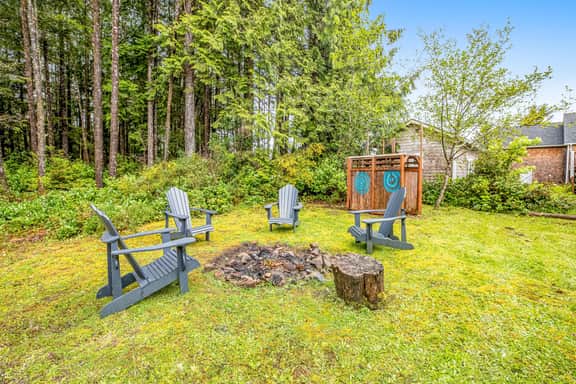Cozy coastal retreat with deck grill firepit and WiFi walk to beach - Image 3