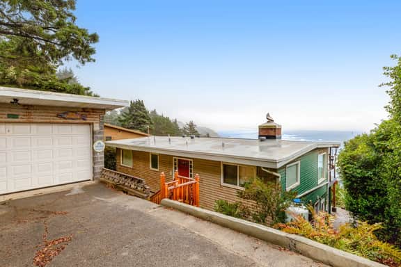 Two story beach house with an ocean view furnished deck and washer dryer - Image 5