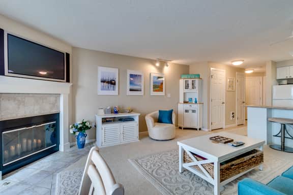 Oceanfront condo with a full kitchen balcony and sweeping sea views - Image 5