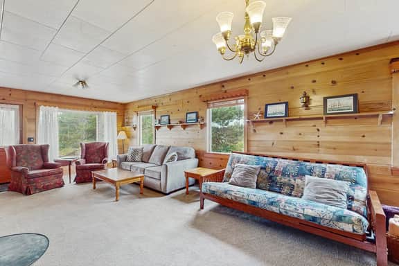 McKinnon's beach house oceanfront with beach views deck patio and fireplace dog friendly - Image 4