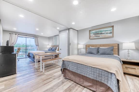 Dog friendly Two Room Combination Walk to Downtown and the Beach - Image 2