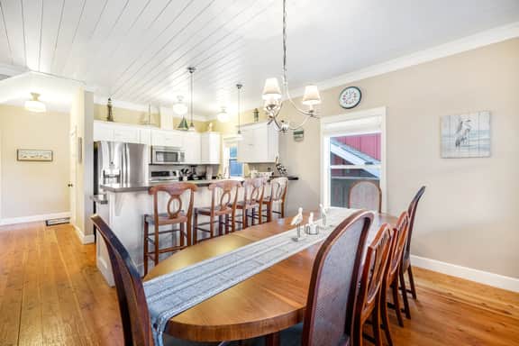 Family Home with Game Room WiFi Fireplace Private Hot Tub Walk to Beach - Image 4