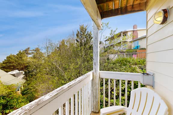 Dog Friendly Condo with Ocean Views Easy Beach Access and Free WiFi - Image 3